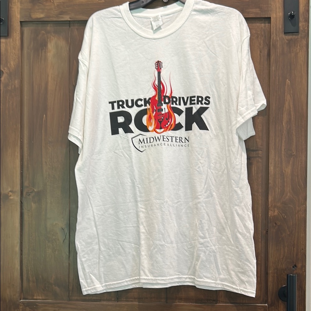 E79 NWOT Gildan White Short Sleeve Bold Graphic Truck Drivers Rock